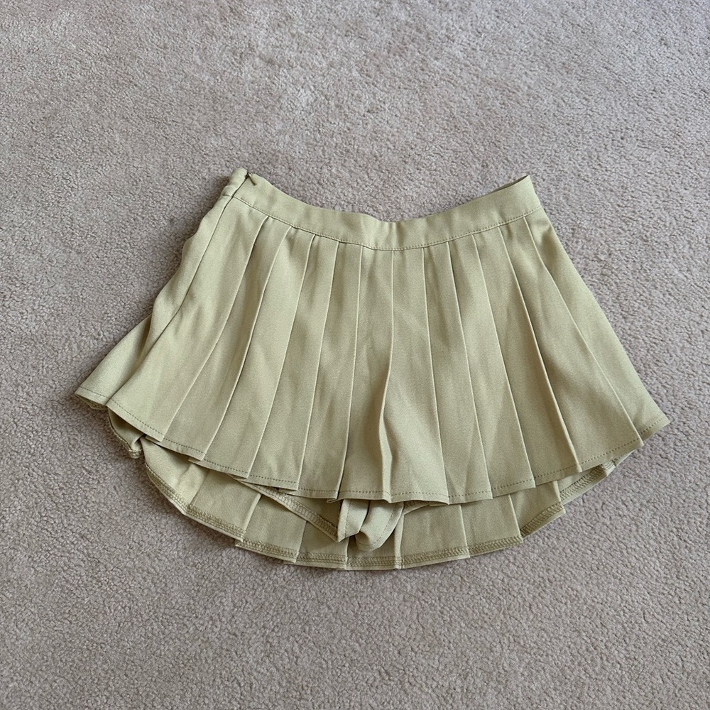Pleated tan mini skirt